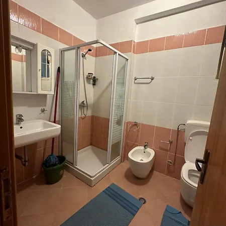 Anisa 3 Apartment *